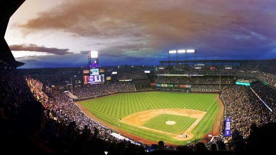 baseball-crowd-field