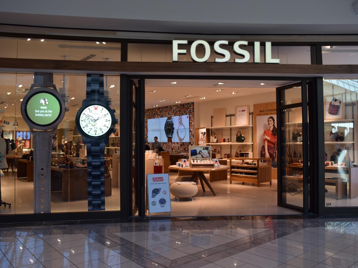 Watch display. Fossil Group. Логотип Fossil Group. Гласс Медиа. Glass Media.