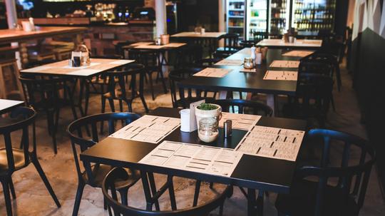 table-in-vintage-restaurant-6267