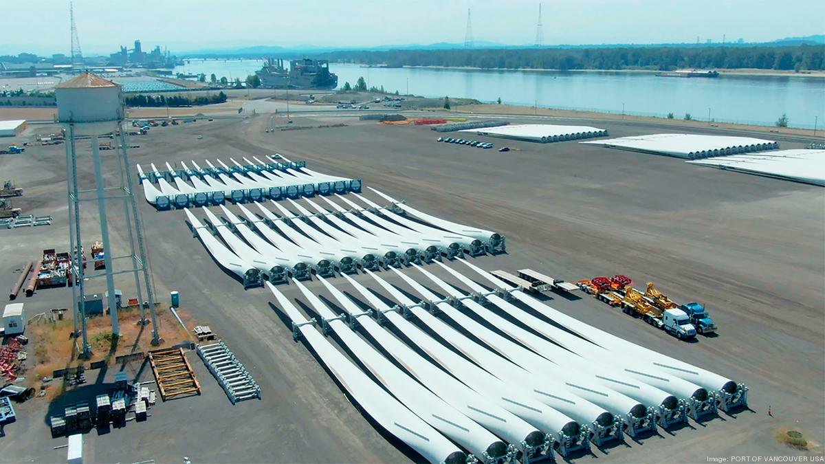 Giant Goldwind wind turbine blades pass through Port of Vancouver