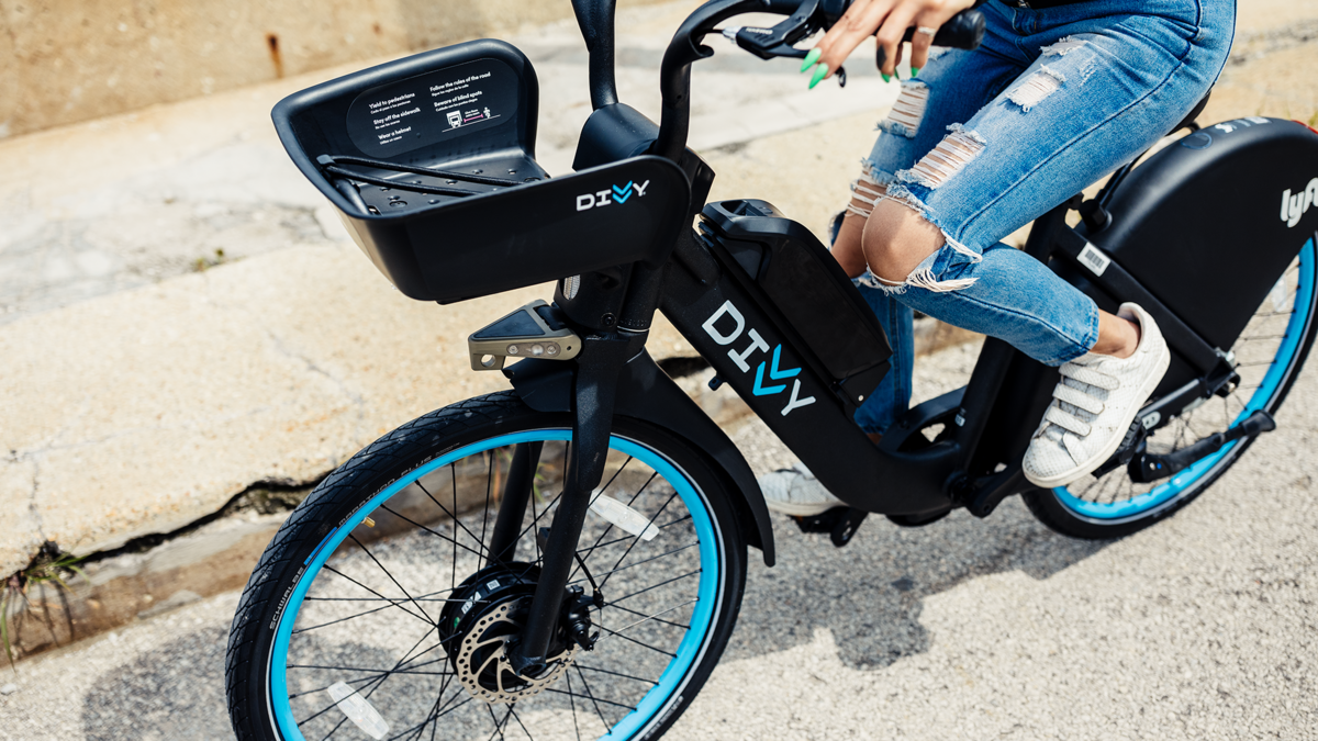 Electric bikes in Chicago Divvy, Lyft launch ebikes in citywide bikeshare program Chicago