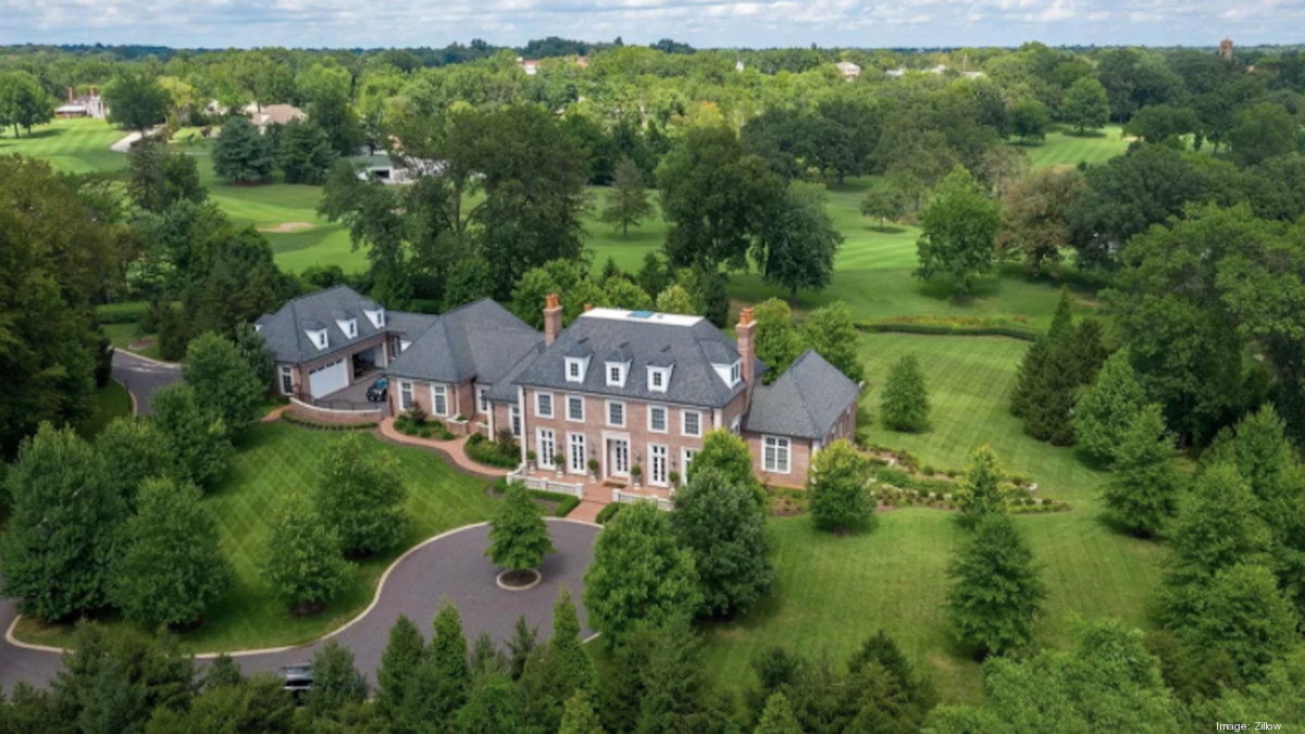 Joe Buck buys Ladue home for $4.5M - St. Louis Business Journal