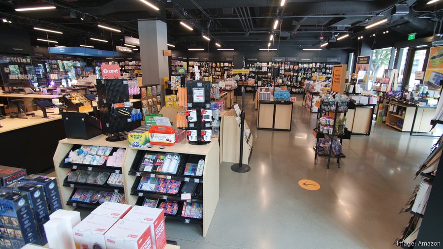 Amazon 4-Star opens at Saint Louis Galleria - St. Louis Business Journal