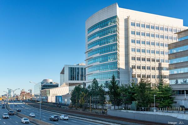 new balance 100 guest street