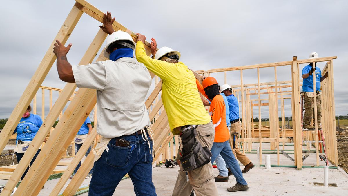 Wells Fargo Foundation gives 200k to Twin Cities Habitat for Humanity