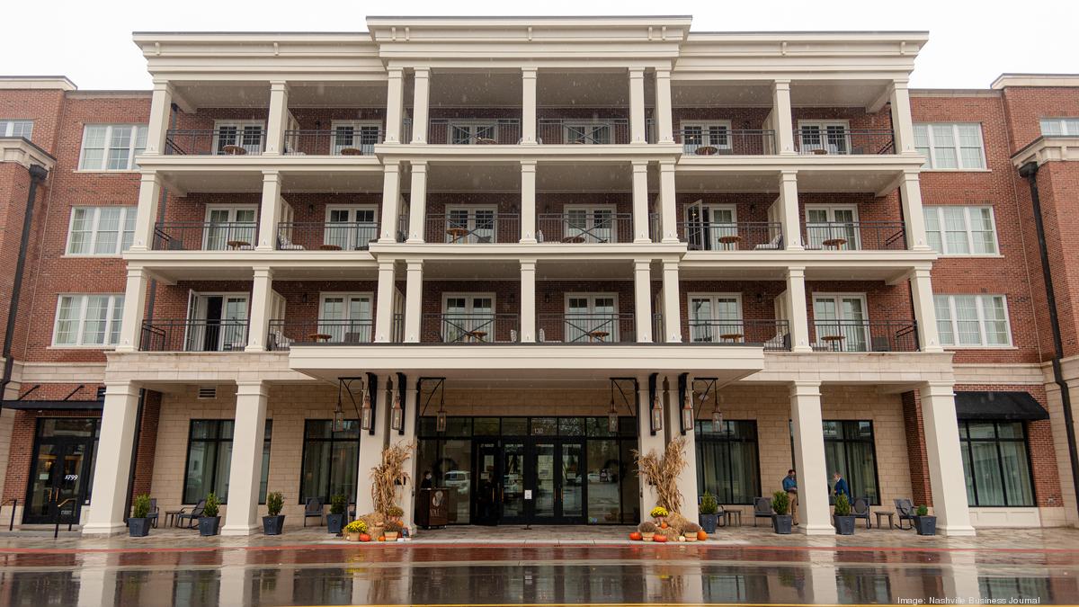 Photo tour Hilton Curio hotel, luxury apartments anchor Harpeth Square