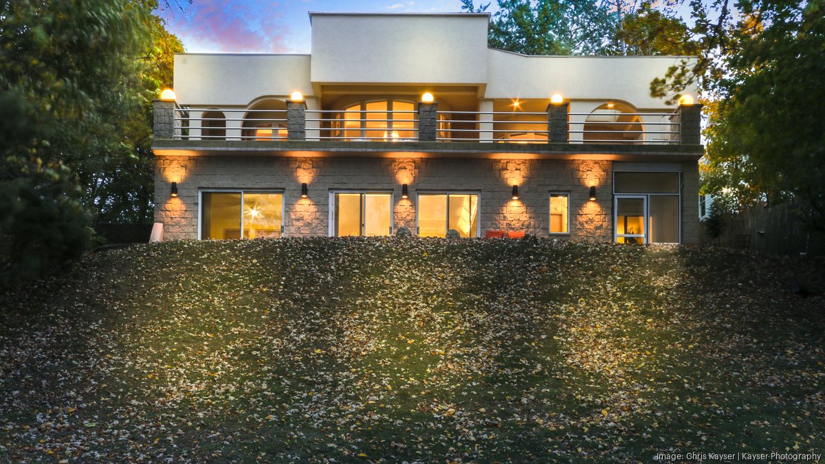 Estate on Powers Lake on the market for 2.5M Open House Milwaukee