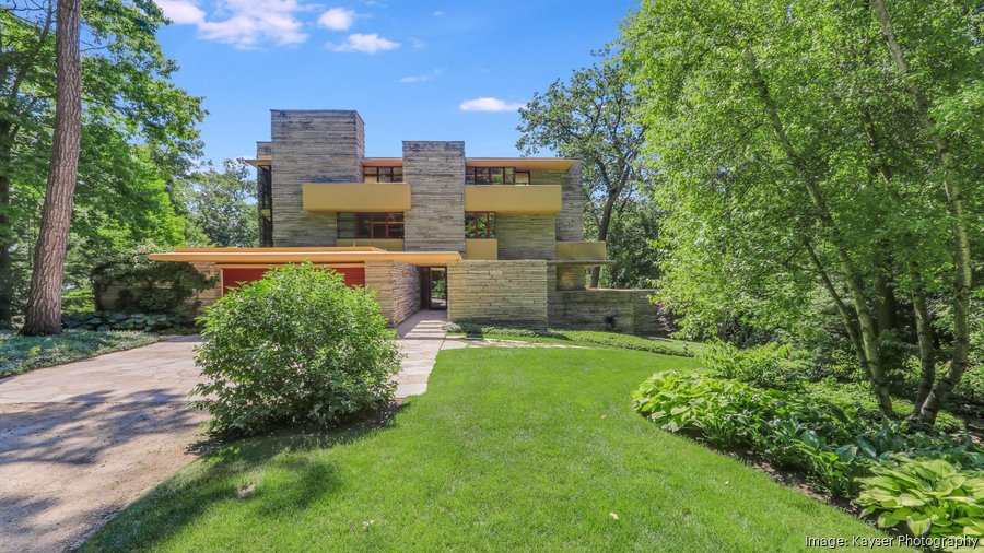 Geneva Lake home reminiscent of Frank Lloyd Wright’s 'Fallingwater