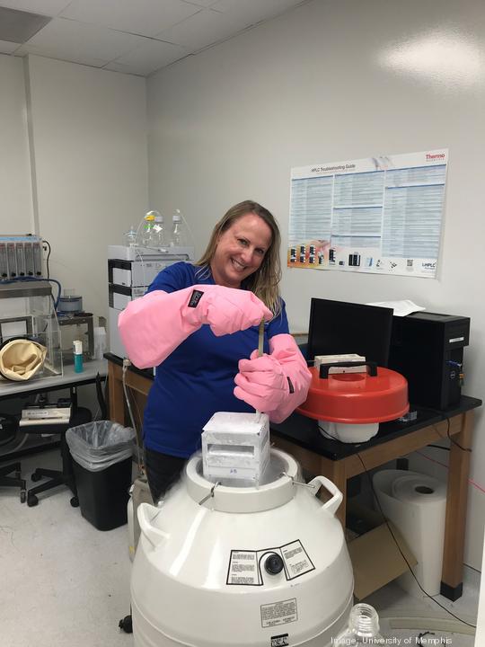 Amber Jennings in lab at U of M 2020 @ University of Memphis