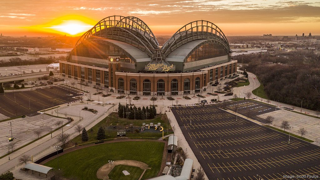 Brewers and Bucks announce 50% capacity, Racing Sausages back on