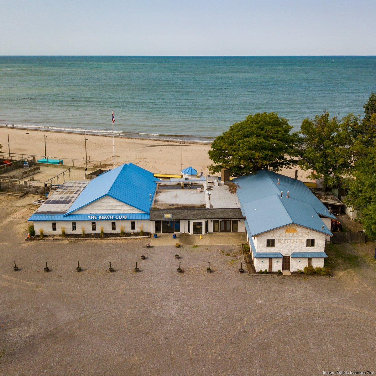 Beach Resort's demolition begins