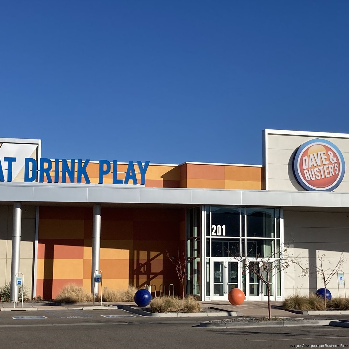 Dave & Busters set to lay off 300 Michigan workers in November