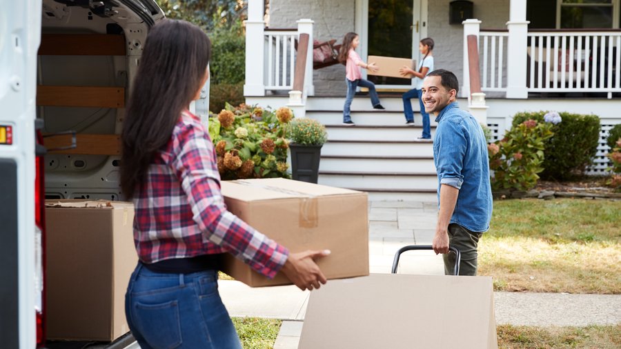 MOVING INTO THE NEW HOUSE! - JUST CHATTING 