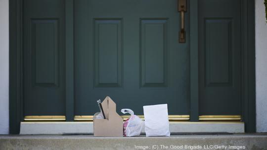 Contactless food delivery on doorstep