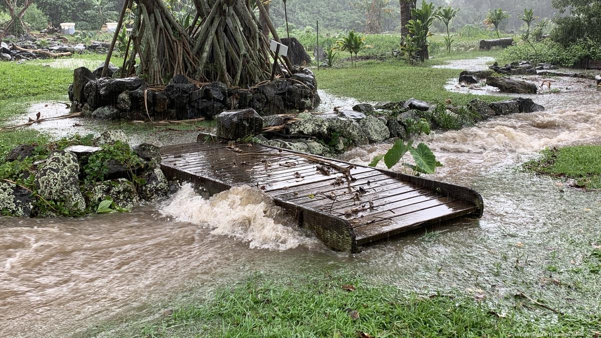 Flash flood warnings and road closures mount on Oahu, Kauai Pacific