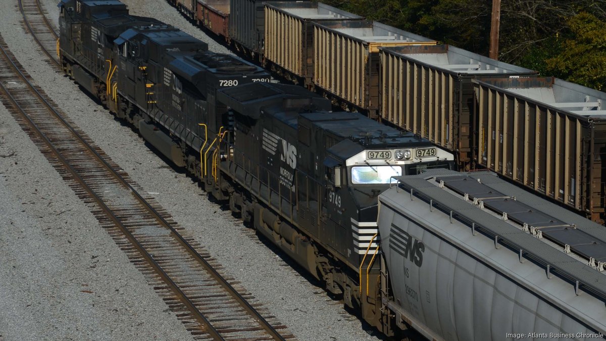 Norfolk Southern names new operations executive amid merger bid
