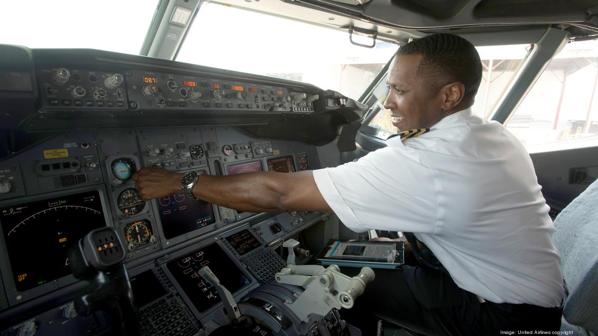 United Airlines Says It Will Train 5 000 Pilots Half To Be Women