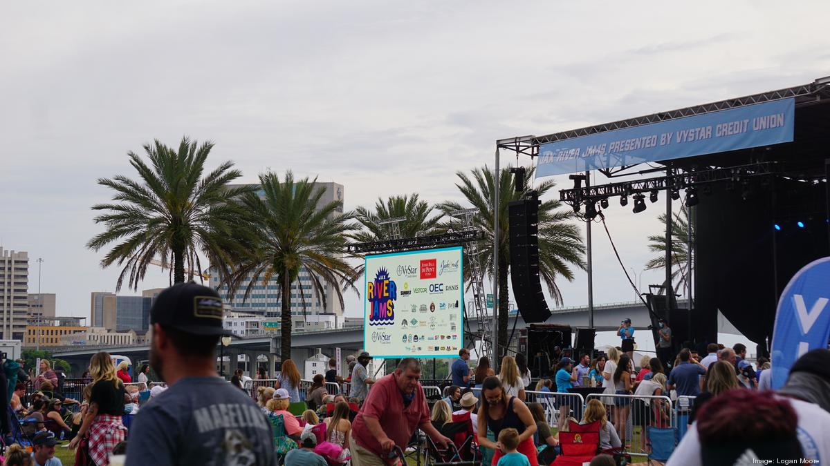 Thousands pack downtown for Chase Rice concert, as Jax River Jams