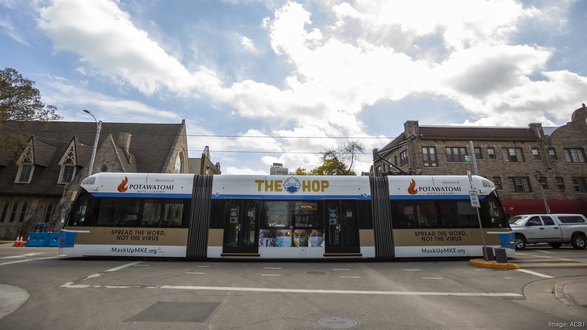 Milwaukee officials vote to advance streetcar extensions in face of