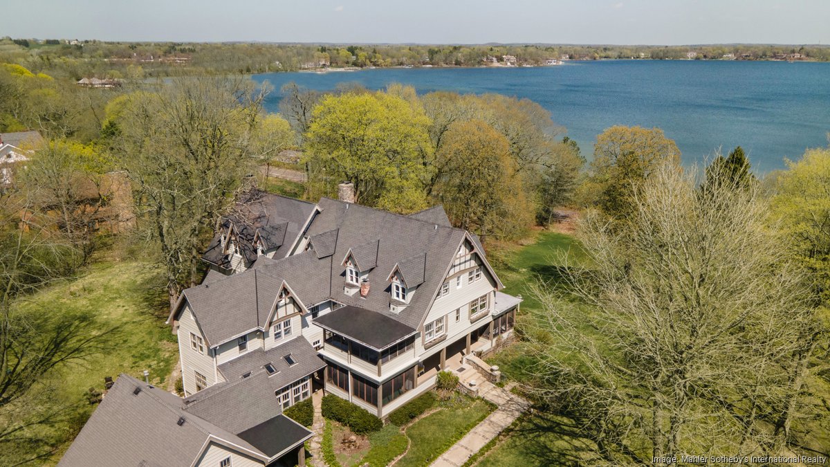 See sprawling Oconomowoc Lake home listed for 2.85 million Open House