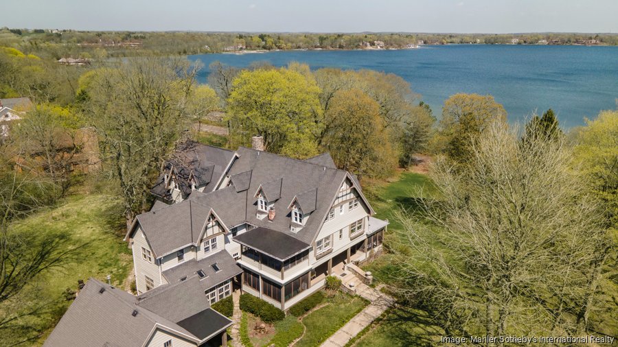 See sprawling Oconomowoc Lake home listed for 2.85 million Open House