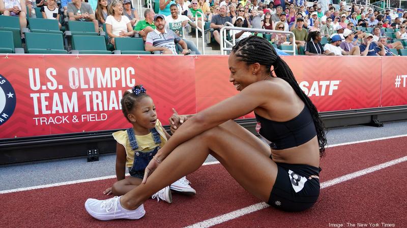 loco compromiso Multiplicación Olympic star Allyson Felix opens first store for her shoe brand Saysh -  Bizwomen