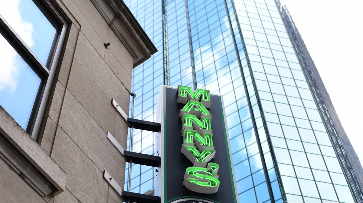 Manny's Steakhouse opens again for lunch in downtown Minneapolis