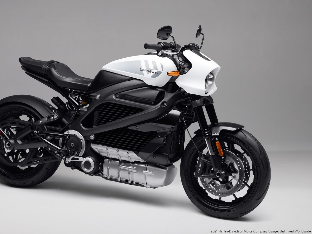 livewire2021wht001*1200xx4454-