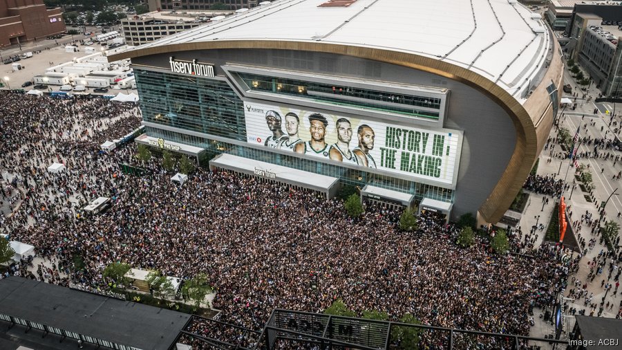 Fiserv Forum on X: Lots of @Packers fans are here & ready to