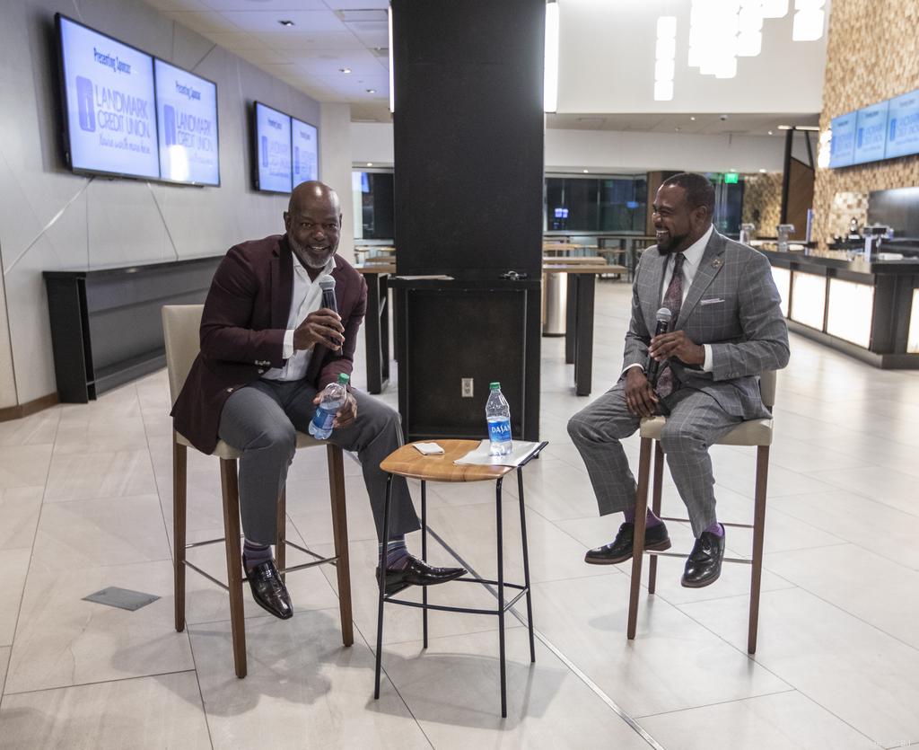 and NFL Legend Emmitt Smith Extend Partnership with Notable Live and  PROVA to Enhance Offerings with Live Virtual Events and Exclusive  Memorabilia