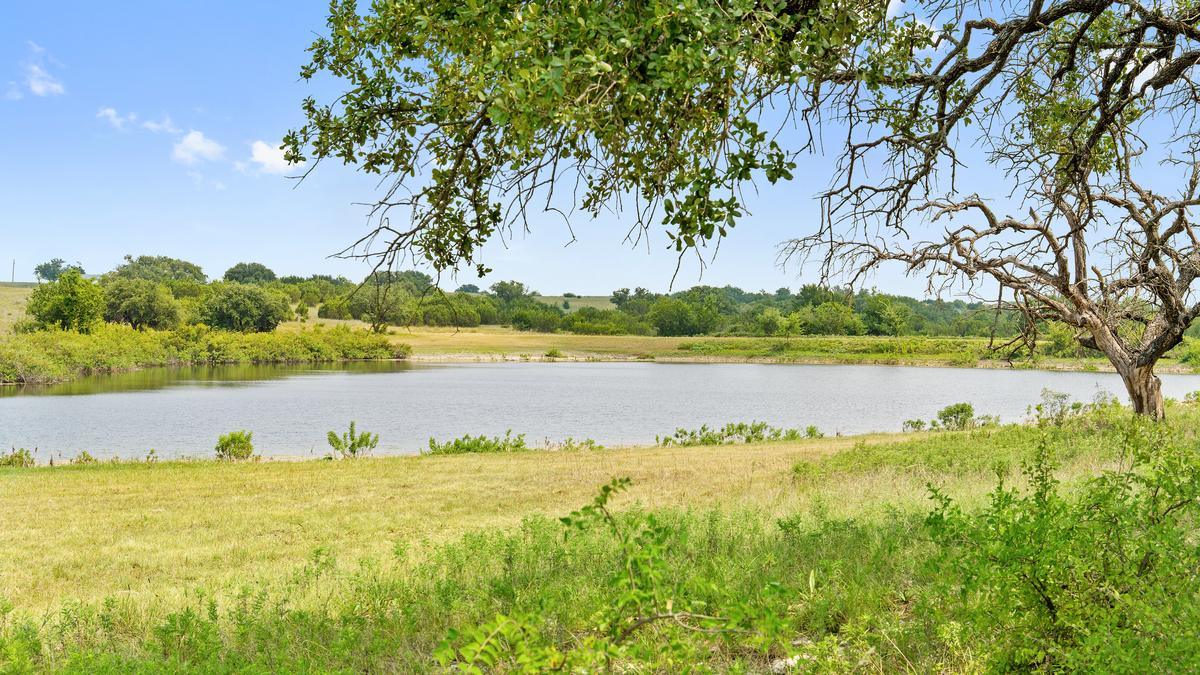 See the nearly 700-acre ranch outside Fort Worth for sale for $14.25 ...