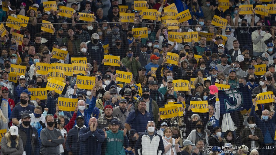 Fans thrilled with dramatic win that puts Seattle Mariners in