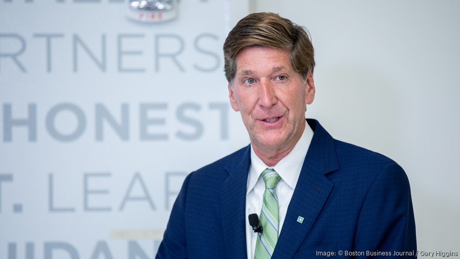 Citizens CEO Bruce Van Saun's compensation dropped following hectic