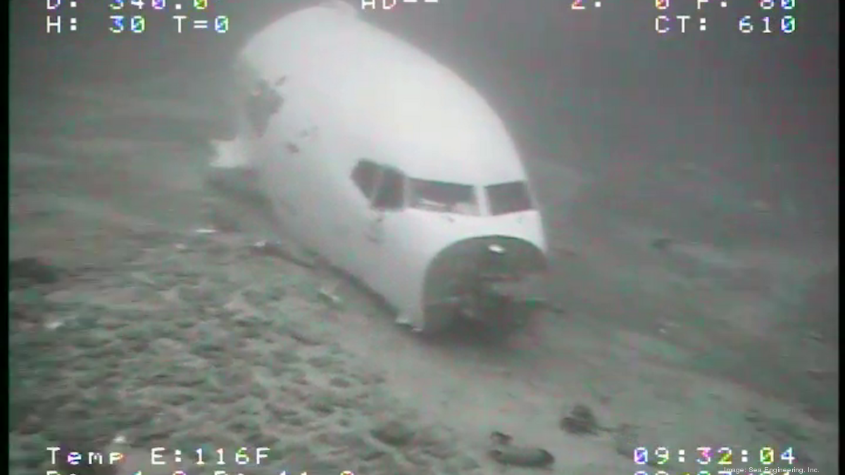 Transair Hawaii cargo plane underwater recovery operations underway by ...