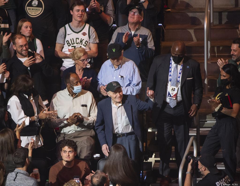 Bucks receive NBA championship rings, which are incredible