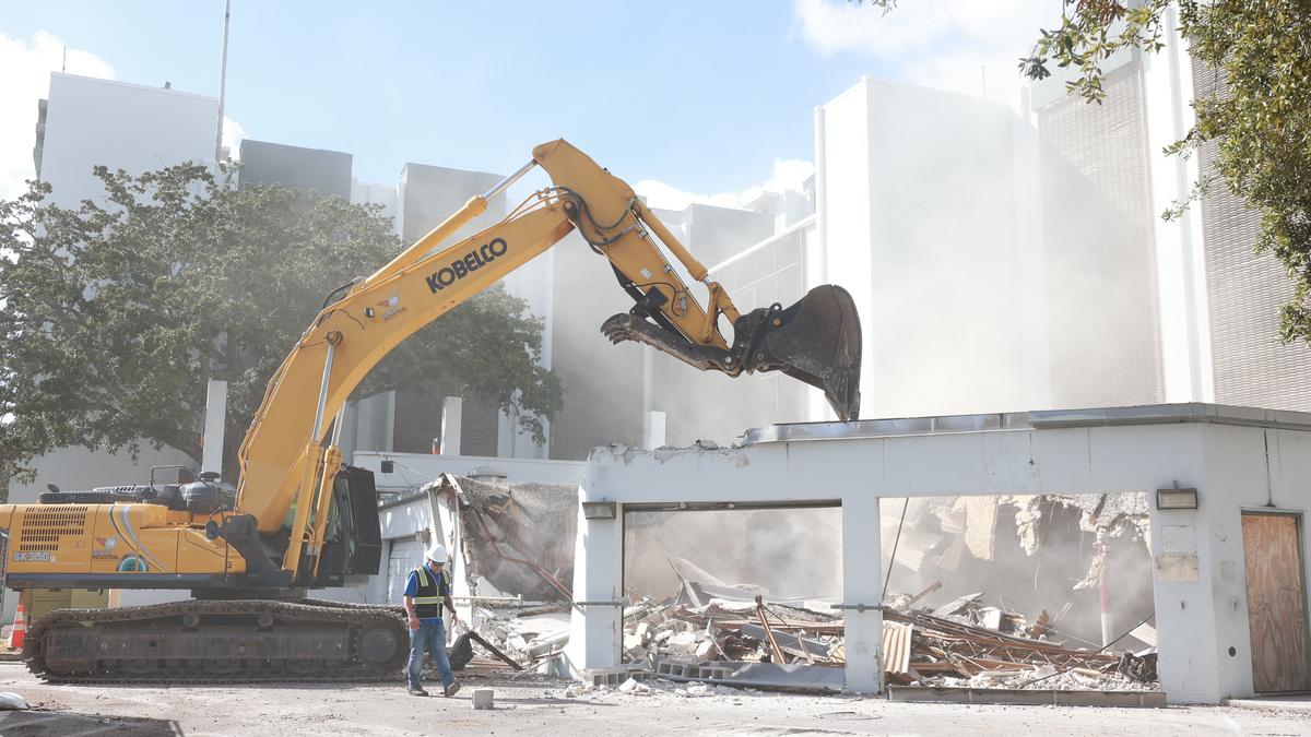 St. Pete police HQ demolition begins to make way for Orange Station ...