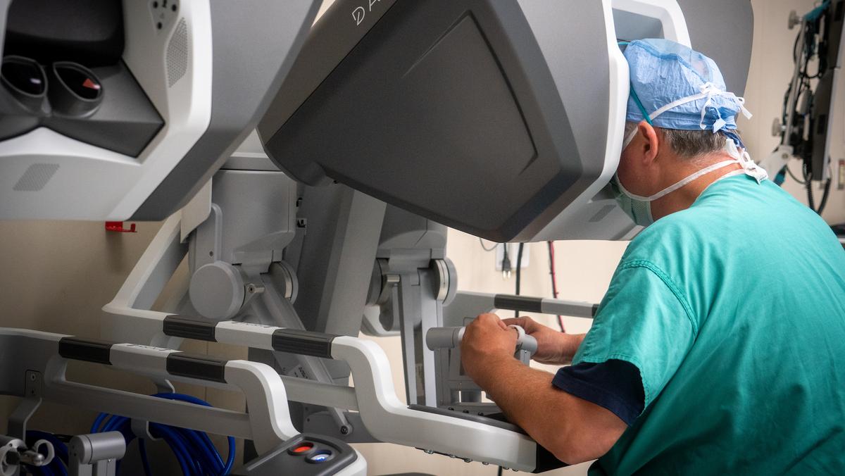 Lexington Medical Center acquires cutting-edge robotic surgery system ...