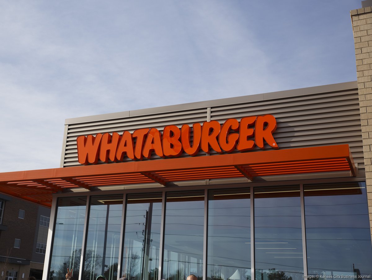 Chiefs quarterback Patrick Mahomes opens his first Whataburger in