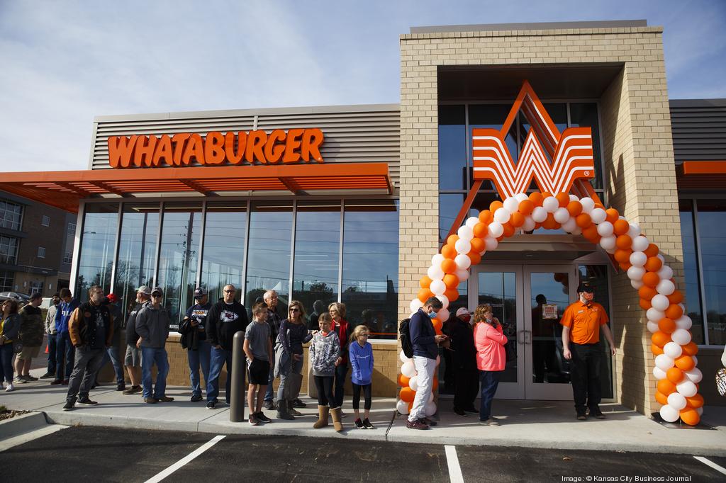 Chiefs quarterback Patrick Mahomes opens up new Whataburger in Kansas City