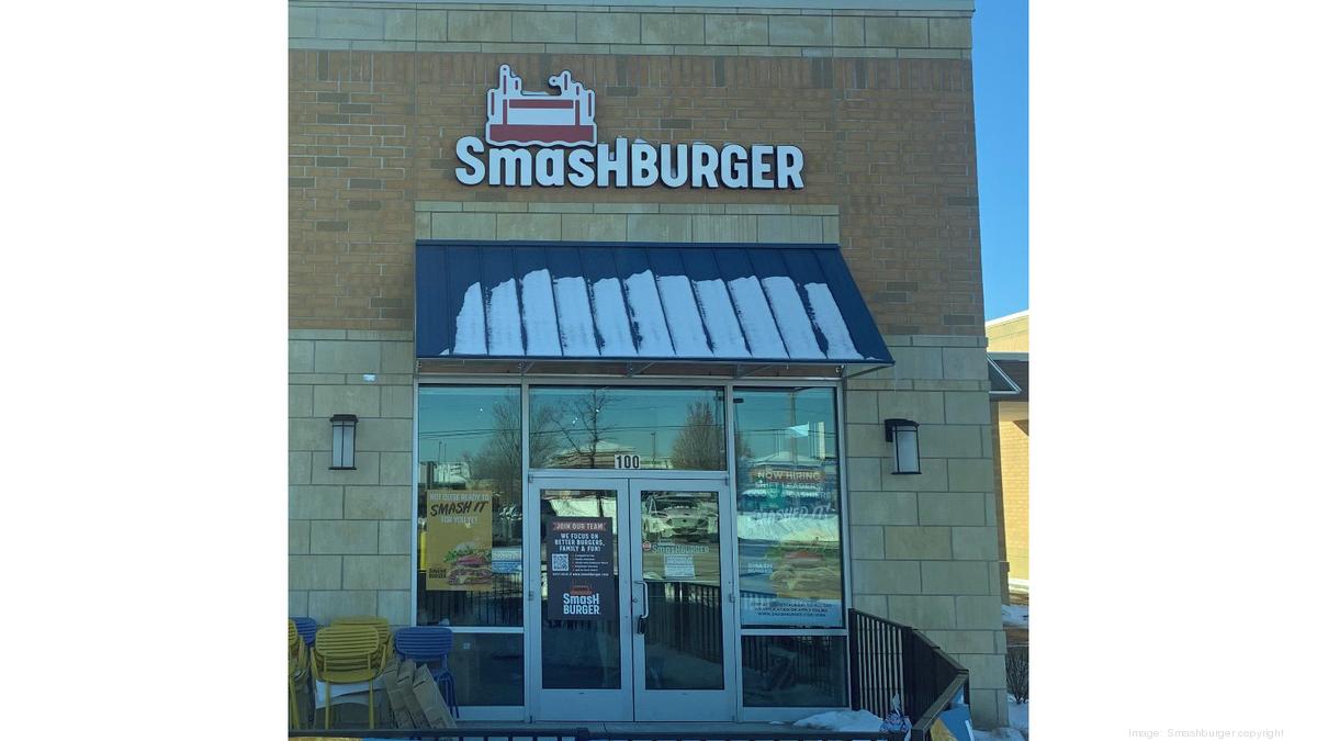 Another Chicagoland Smashburger opens; this one's in Naperville