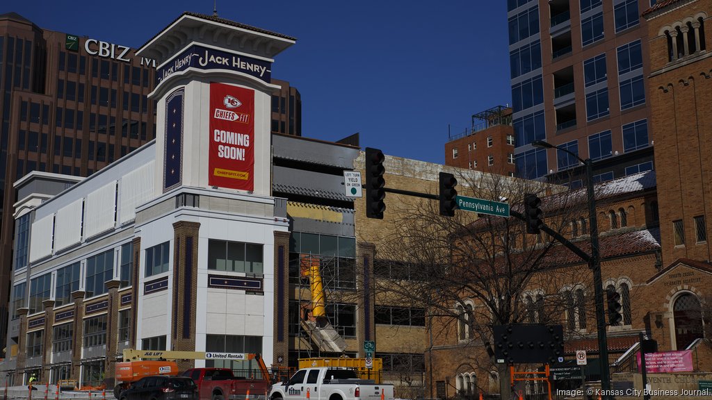 Kansas City Chiefs Pro Shop on X: CHIEFS FIT RETAIL IS OPEN ❤️ Jumping up  and down with excitement because the Chiefs Fit Retail store is open!  Located at 9290 Metcalf Ave.