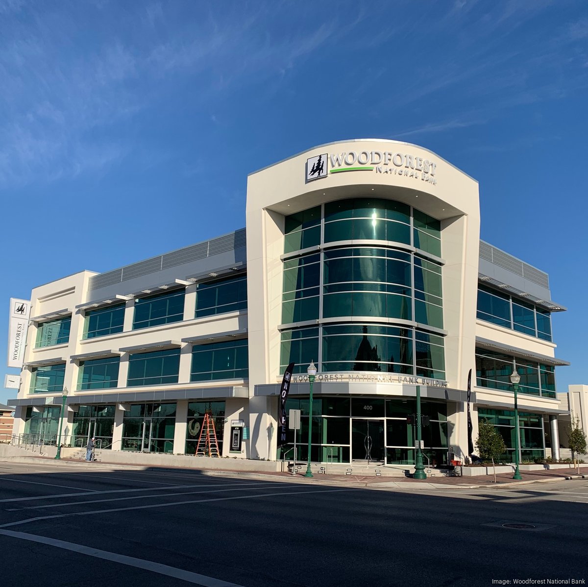 Woodforest National Bank opens new office and retail building in