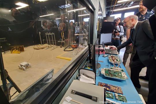 Gov. Wolf tours Astrobotic's North Side headquarters