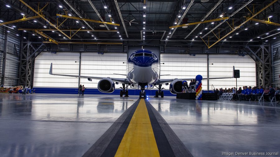 上品なブランド opens Southwest new at hangar maintenance million $100 航空機・ヘリコプター