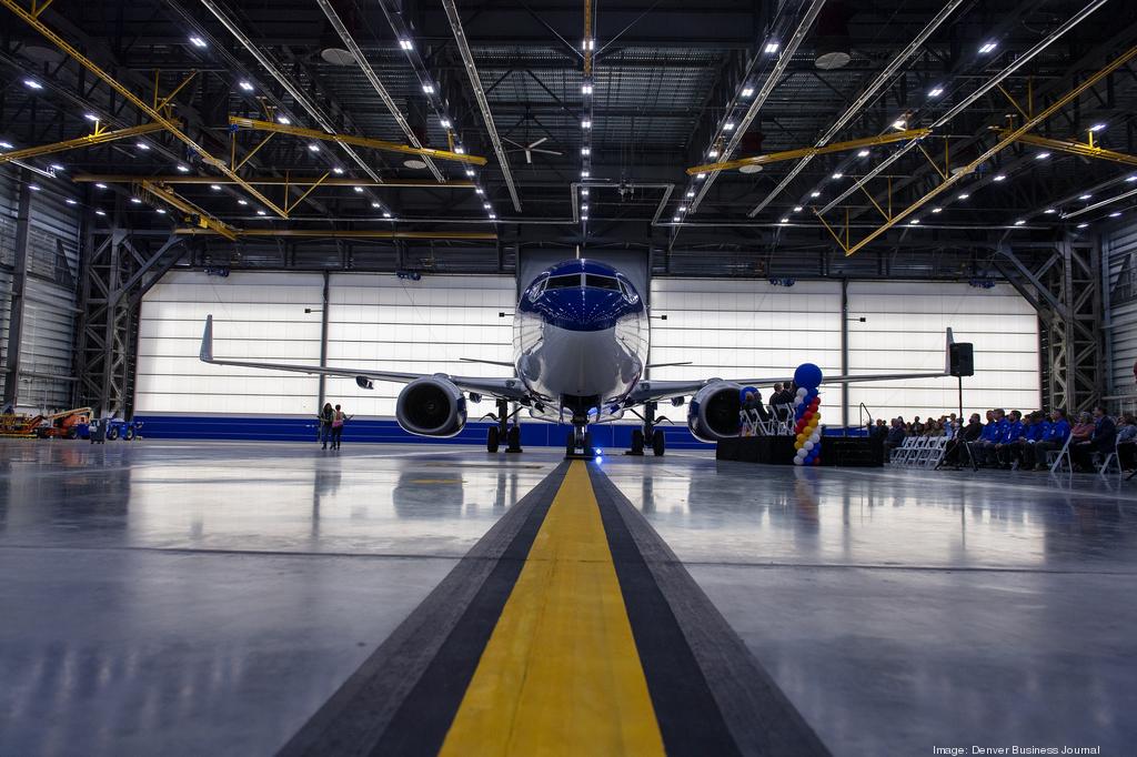 航空機・ヘリコプター Daron Airport with maintenance hangar Southwest opens new $100 million maintenance hangar at