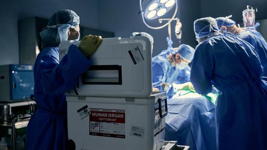 Transplant surgeon on need for organ donors and innovations at AHN - GettyImages-1351049288