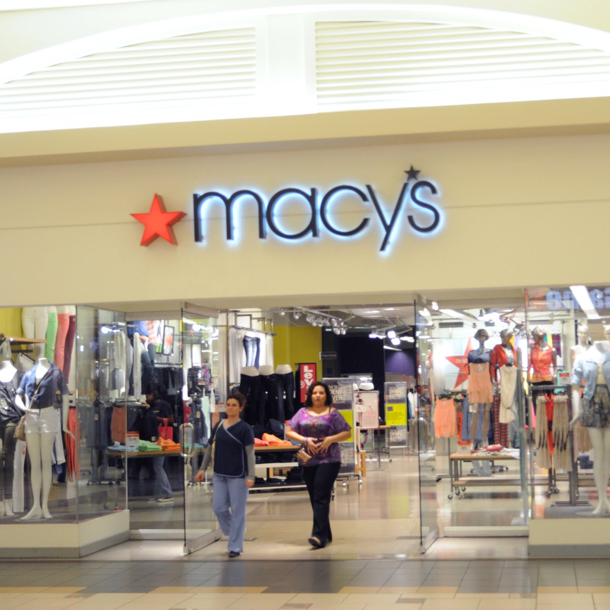 Macy's expands same-day delivery