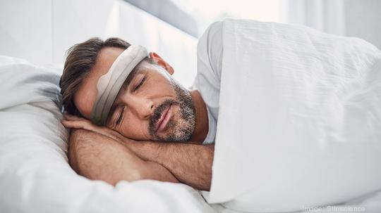 Man wearing Somnee headband to bed