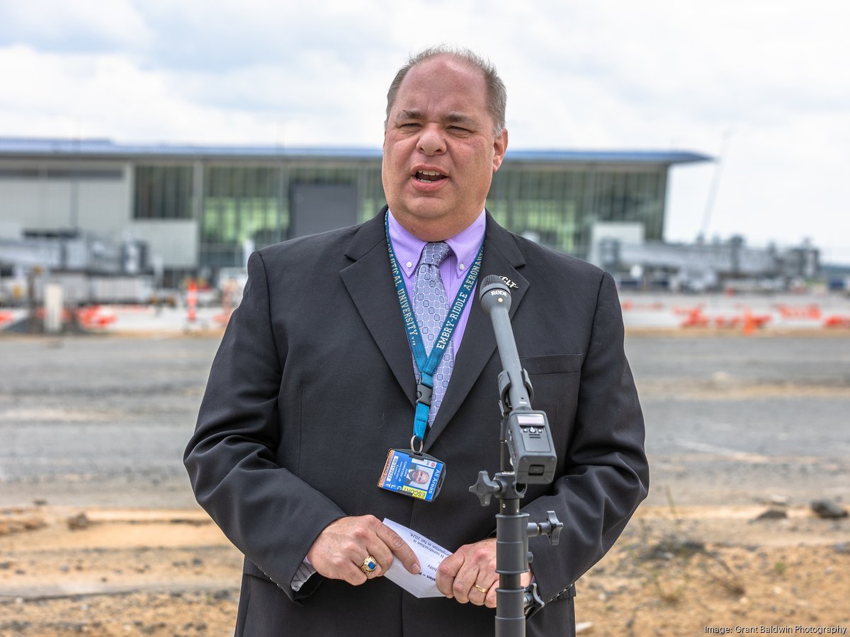 Charlotte Douglas airport targets 2019 passenger record - Charlotte  Business Journal