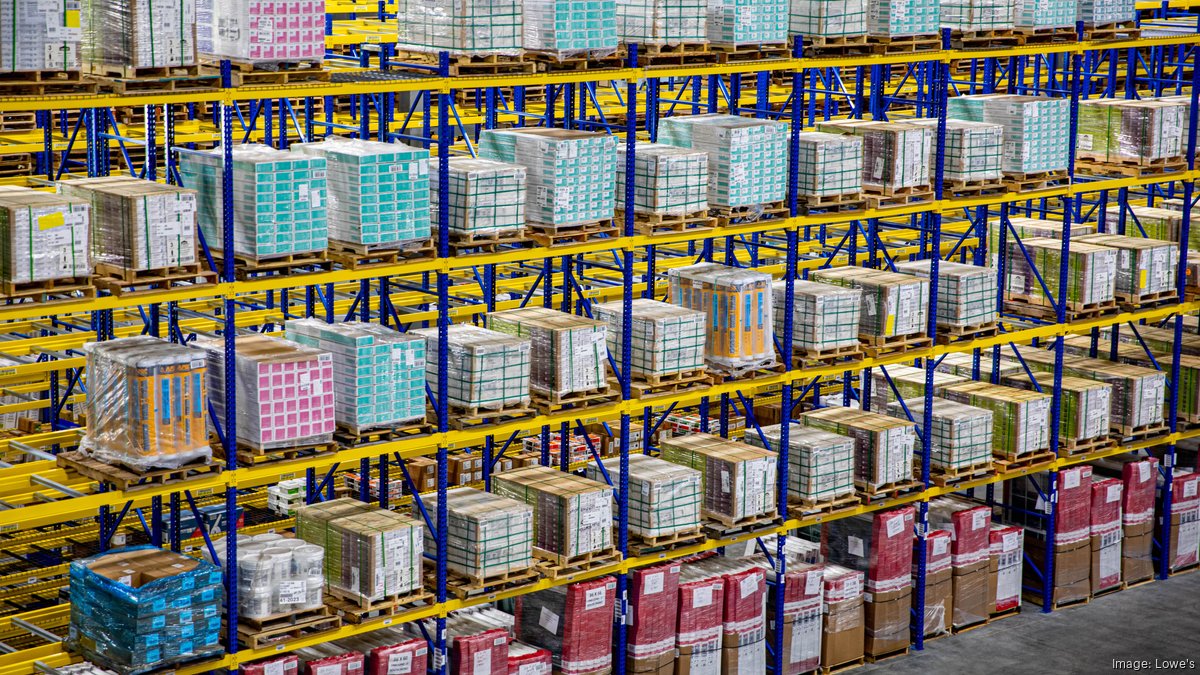 Lowe's targets pro sales growth with pilot fulfillment center in